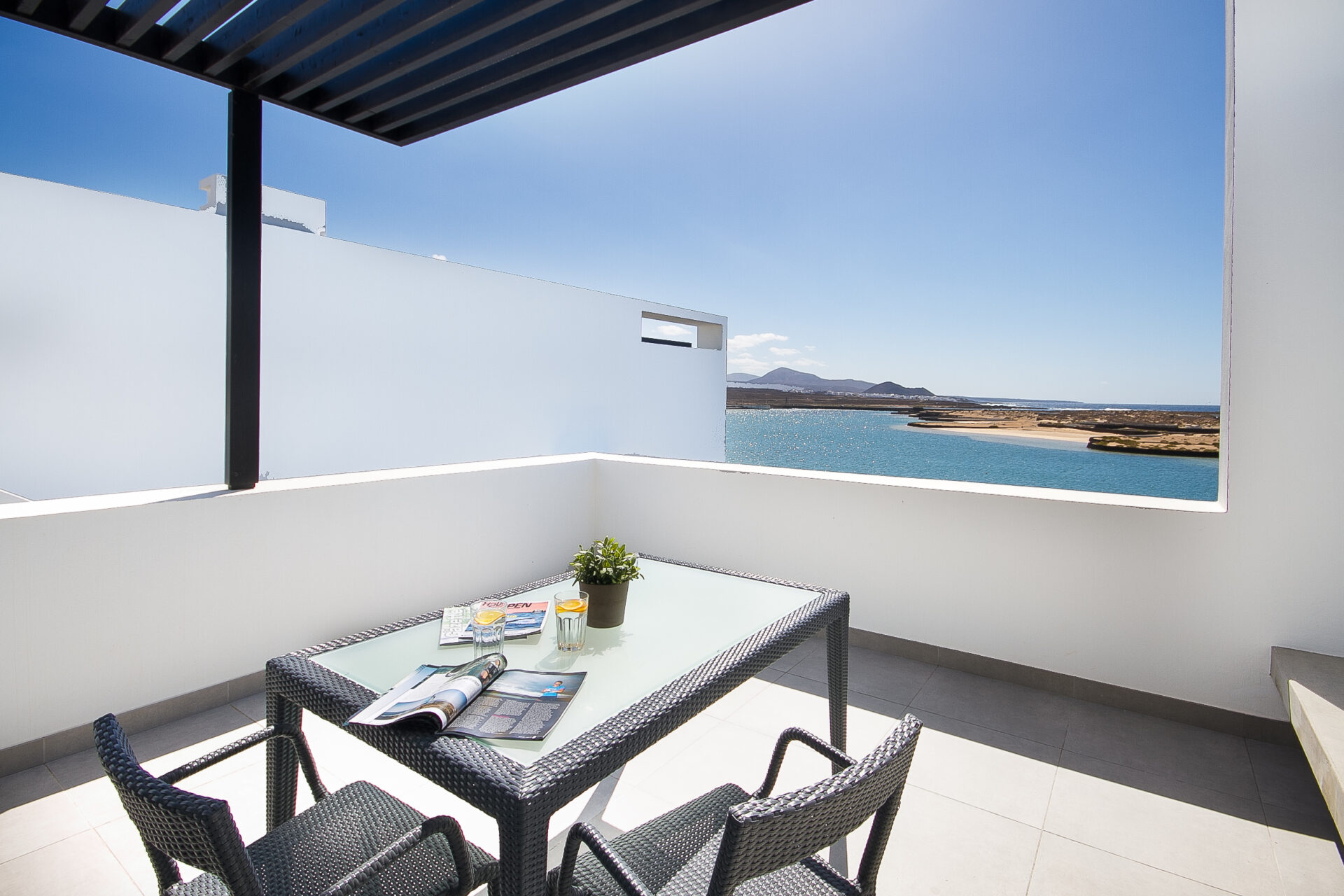 Suite 1 Bed | 2 Bath - With Sea View image