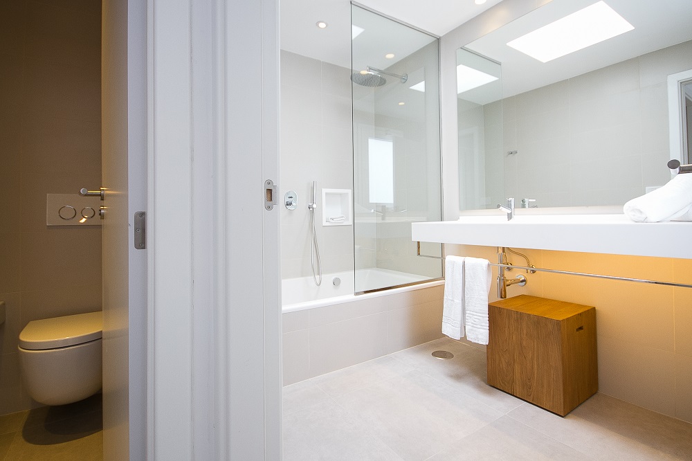 Suite 1 Bed | 2 Bath - With Sea View image