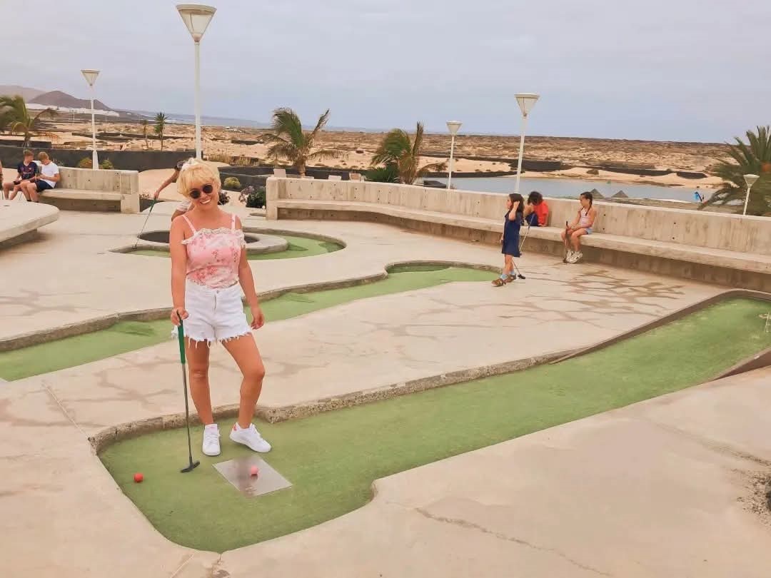 Aisling playing mini golf at Club La Santa