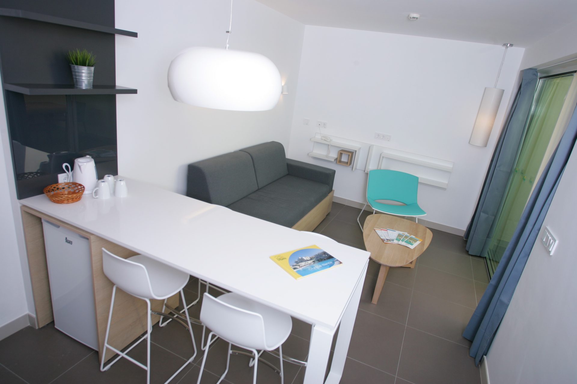 Comfort 1 Bedroom | 1 Bathroom - With View image