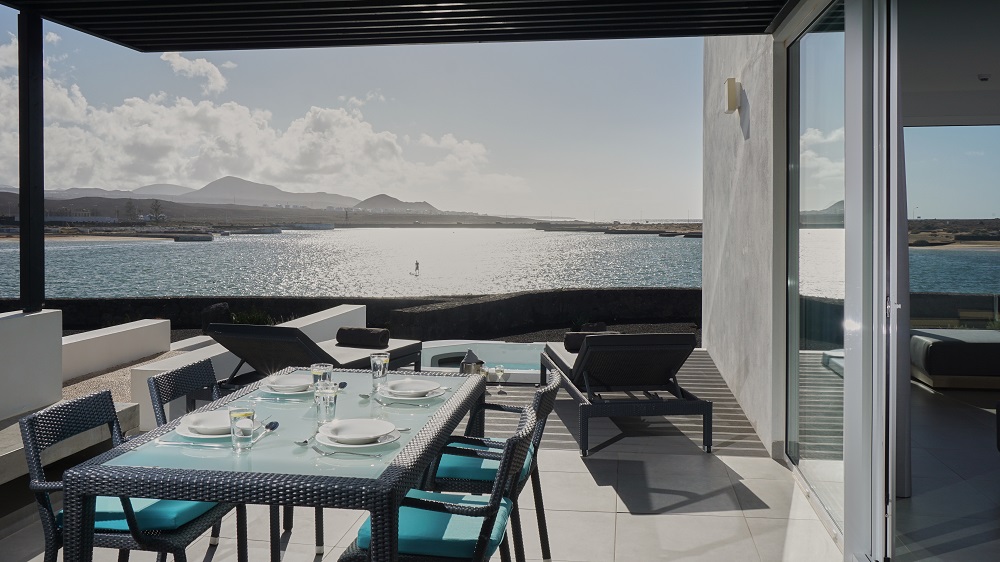 Luxury Suites 3 Bed | 4 Bath - With Sea View image