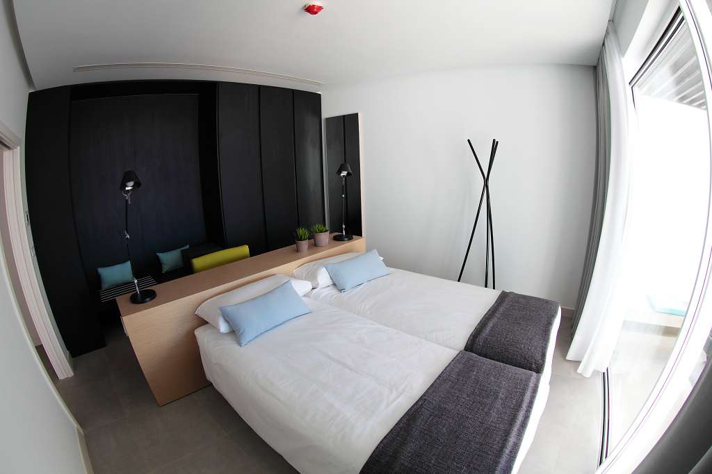 Luxury Suites 3 Bed | 4 Bath - With Sea View image