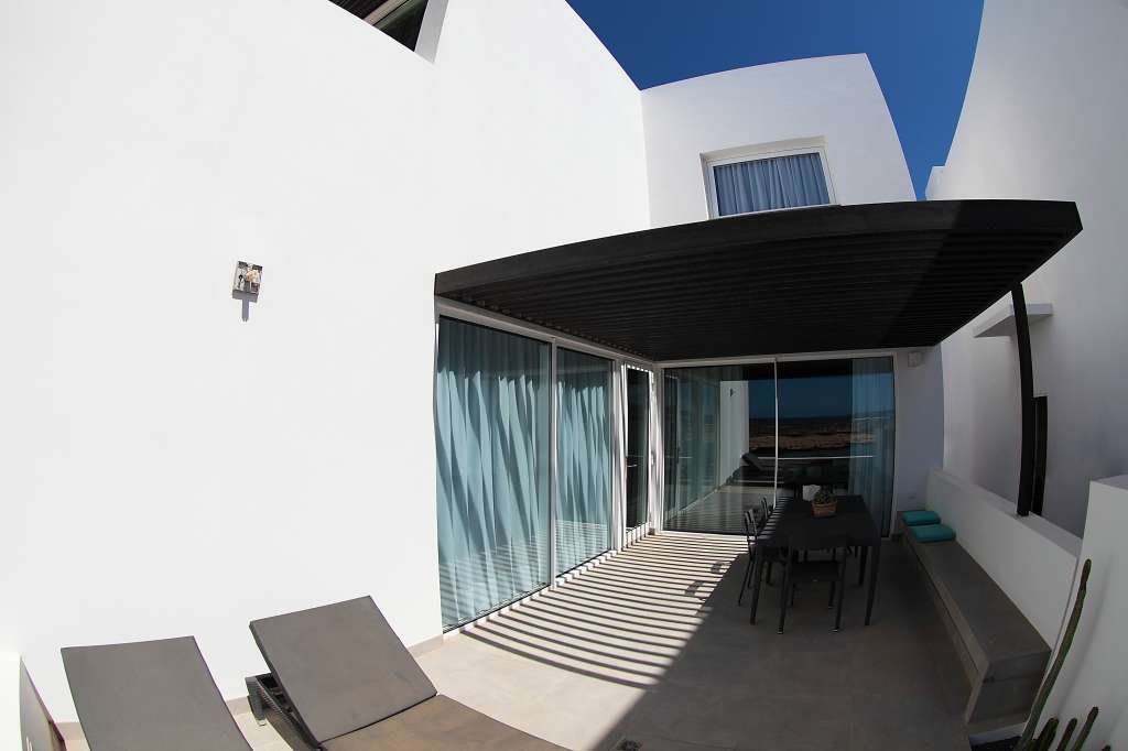 Luxury Suites 3 Bed | 4 Bath - With Sea View image