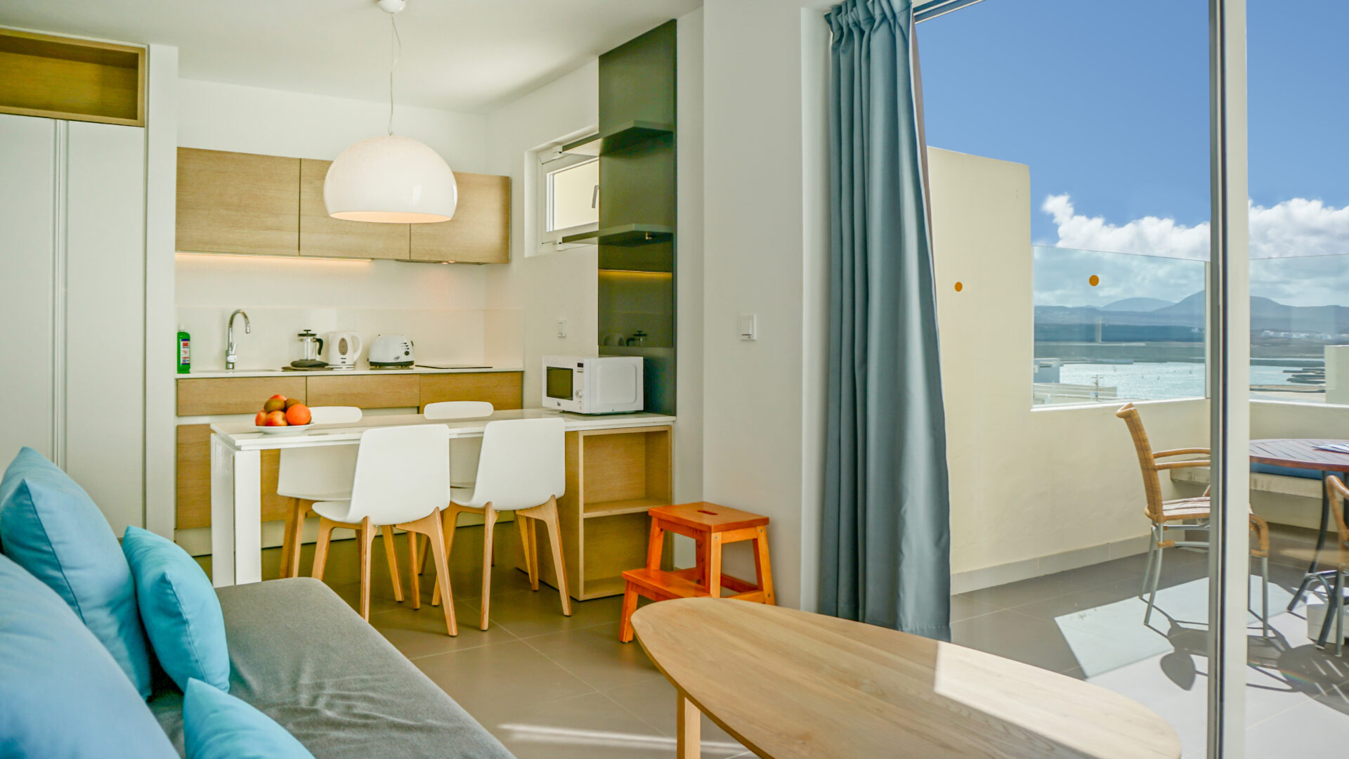 Comfort 1 Bedroom | 1 Bathroom - With View image