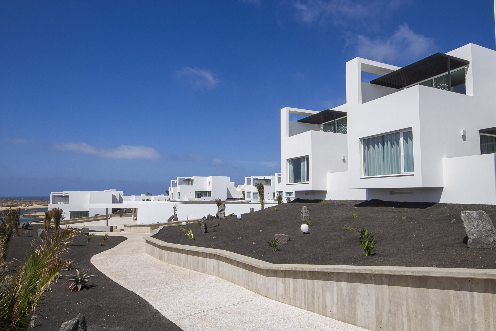 Suite 1 Bed | 2 Bath - With Sea View image